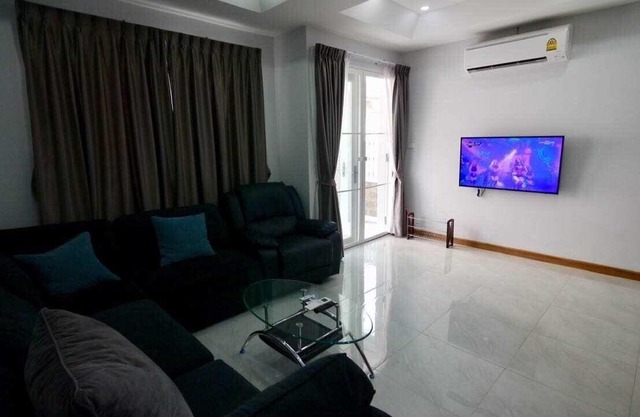 Basic Line Home in Chiang mai in the old Town, 4 Bed Rooms, 5 Bath Rooms, Kichen