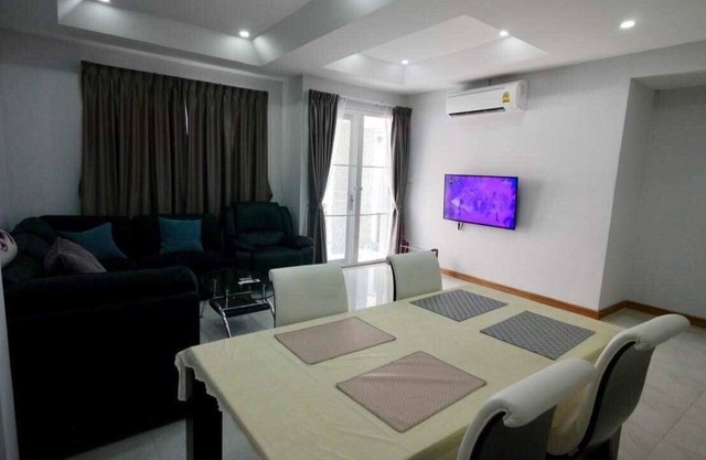 Basic Line Home in Chiang mai in the old Town, 4 Bed Rooms, 5 Bath Rooms, Kichen