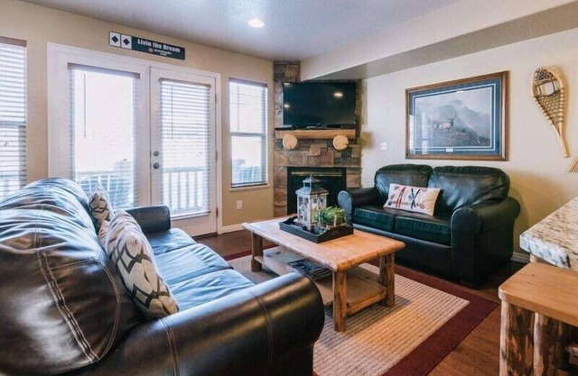 Basin Lakeside Getaway MH702| Pool |Gym |Game Room