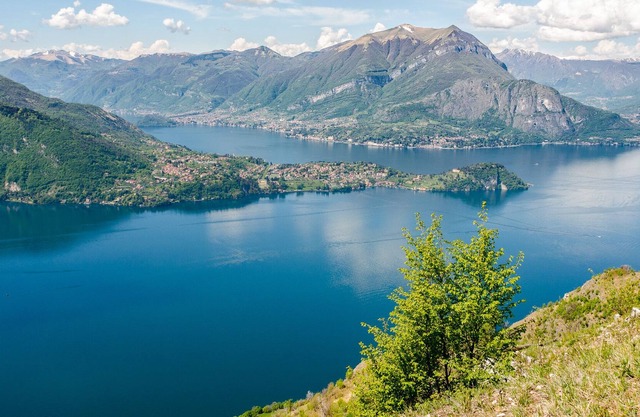 BASKING IN SUNSHINE WITH 180° LAKE VIEWS OVERLOOKING THE MAJESTIC MOUNTAINS&COMO