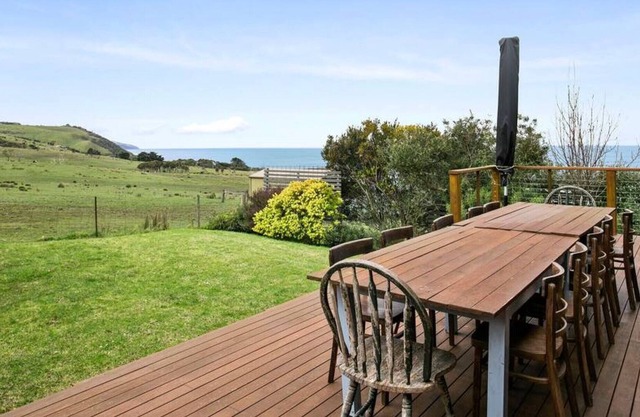 BASS RETREAT - wifi, views, linen included