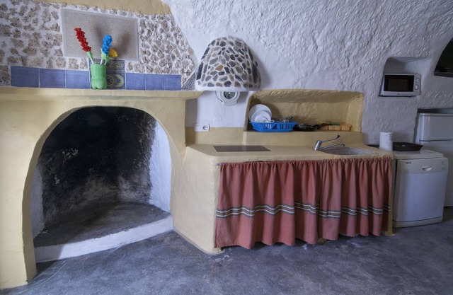 BASTI CAVE 5