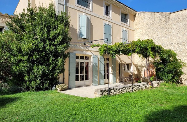 Bastide in the heart of a Drôme Provençale village