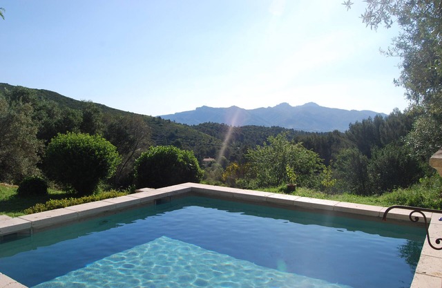 Bastidon in the heart of the Garlaban hills with breathtaking views of the Sainte Baume mountain range