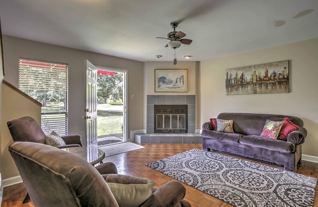 Baton Rouge Townhome w/Pool Access - 7 Mi to LSU!