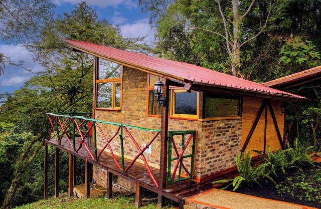 Baumhaus Bamboo/Cabaña rústica con jacuzzi privado