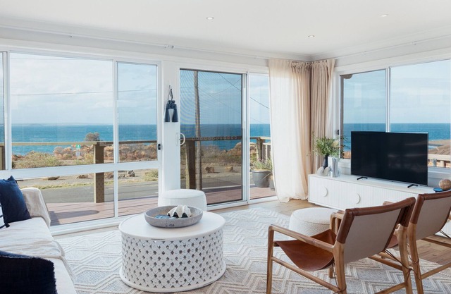 Bawley Rise - Your Ultimate Oceanfront Beach Pad!