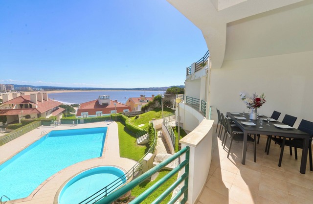 Bay - Apartment with sea view, 65 m. from the beach with Wi-Fi, pool and garage