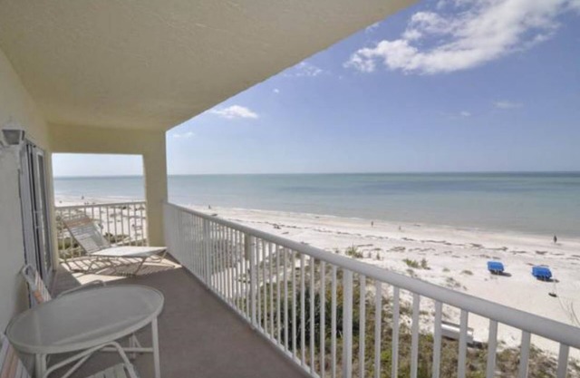 Bay & Beach ClubnFlorida's Gulf Beach n Indian Shores, FLnTimeshare/Resort