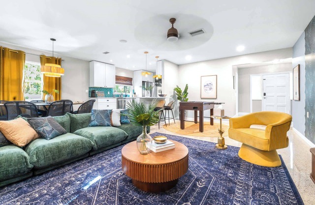 Bay Crest House – Stay for 10!