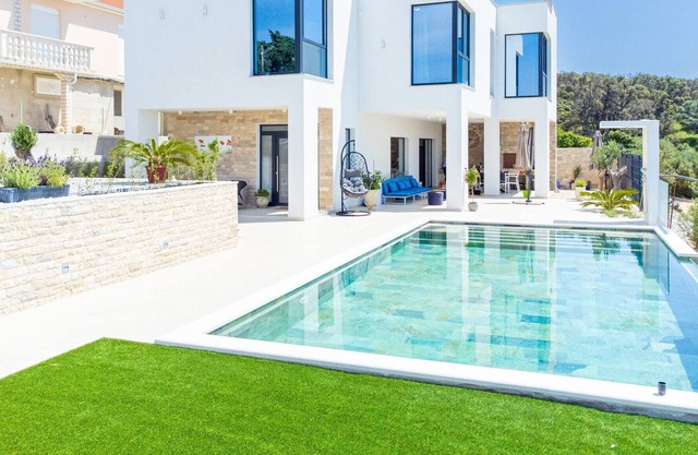 Bay Diamond Villa with seaview
