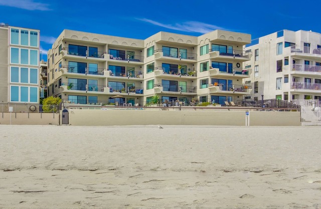 BAY FRONT complex, Penthouse, steps to sand, boardwalk Mission Bay Pacific Beach