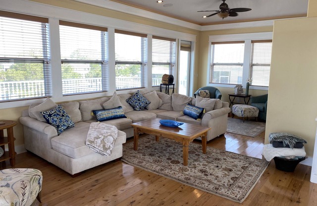 Bay-front! Gorgeous! Spacious! 5/3 Sleeps 14+. Boater's Dream! Close to FSU!
