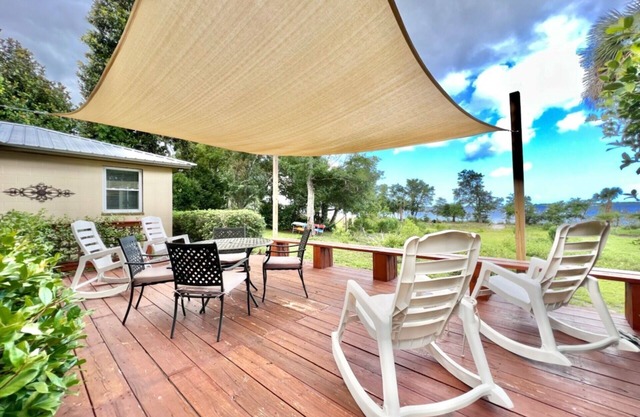 Bay Front Home W/Private Bch in Historic Neighborhood. Family/Dog Friendly