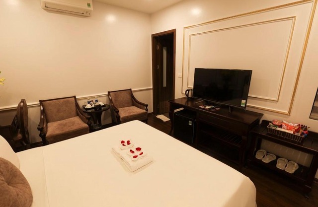 Bay Luxury - Royal Văn Phú Hotel