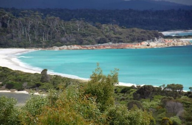 BAY OF FIRES BEACH SHACK Modern House@ Binalong Bay