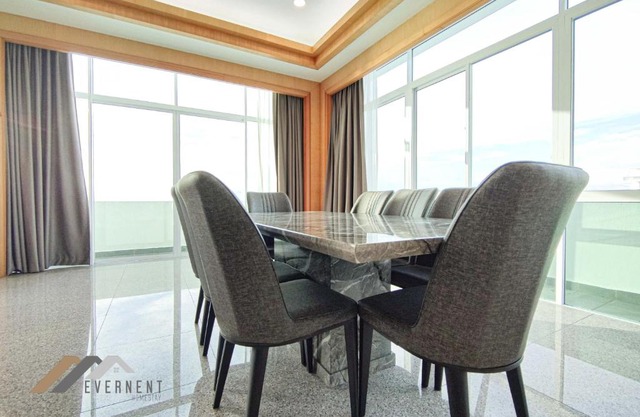 Bay Resort Penthouse by Evernent