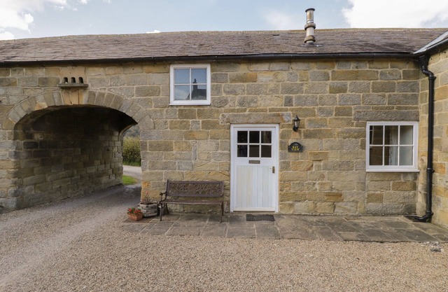 BAY VIEW COTTAGE, pet friendly, with a garden in Fylingthorpe