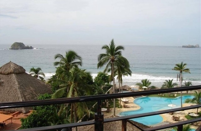 Bay View Grand - Beachfront Luxury Condo - 3BR/4BA