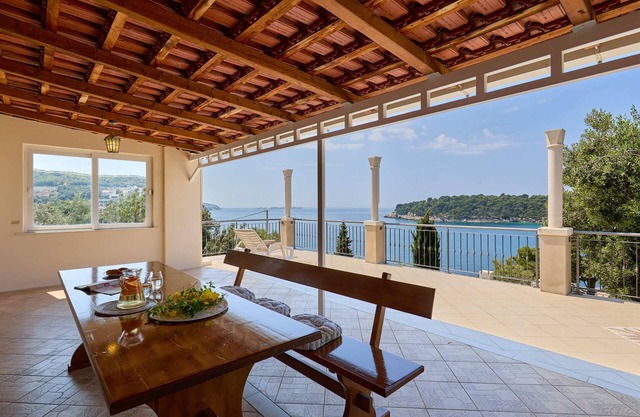 Bay View House - Four Bedroom House, Sleeps 7