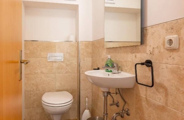 Bay window apartment (80 sqm) on the upper floor with south-facing balcony and infrared sauna