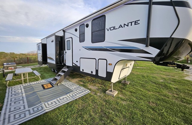 Bayfront Bliss – Solitude 5th Wheel - Sleeps 6