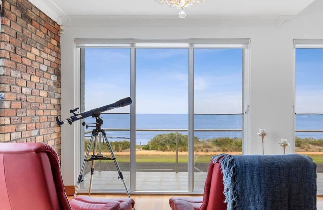 Bayfront Bliss with Spa, Views and Fire