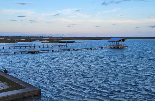 Bayfront Home w/NEW 240' Private Fishing Pier - 2/2, sleeps 6