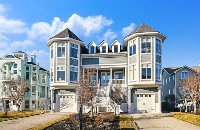Bayfront Retreat | Sleeps 16 | Pool + Beach Access