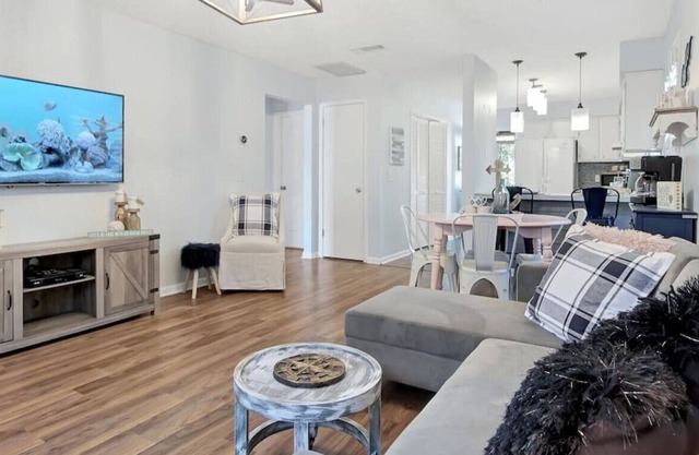 Bayhouse Playhouse · Adorable BAYHOUSE PLAYHOUSE in hip St. Andrews!