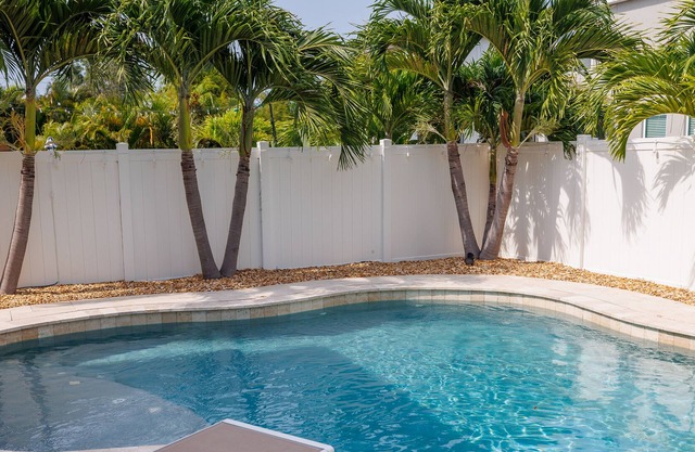 Bayside 4-Bedroom Home with a Pool