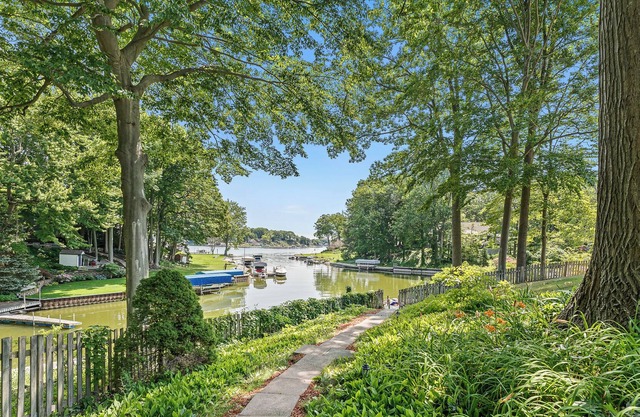 Bayside Cottage - with updated Dock!