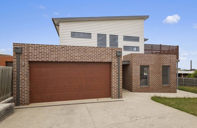 Bayside Haven - High ceilings with stunning views