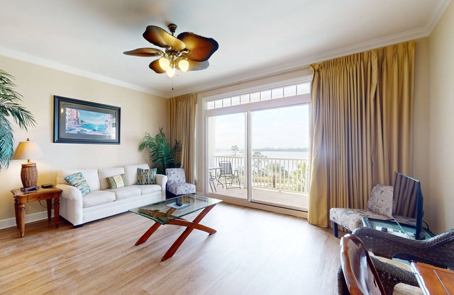 Bayview condo with pool, hot tub, and private balcony