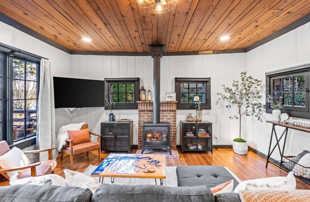 BayView Cottage - Romantic Getaway w/Beach Access