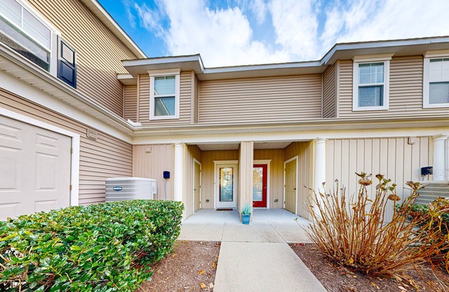 Bayville Shores townhome, AC, & W/D - pool, gym & tennis court access