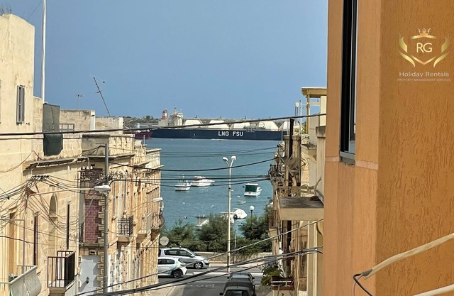 BBG2296 - Two bedroom apartment with side seaviews