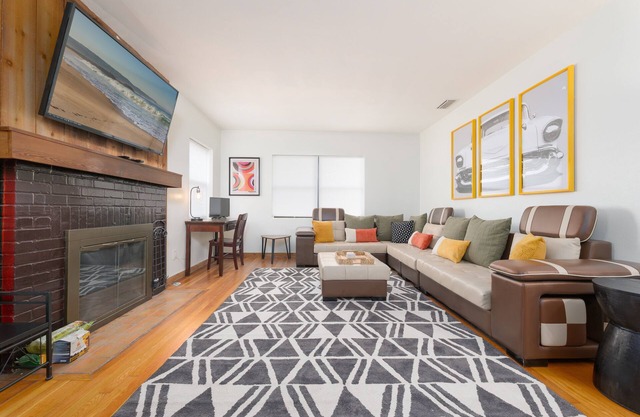 Be A Nomad | Cozy 3BR w/Big Yard & Parking