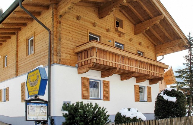 Beautiful private villa for 11 guests with WIFI, TV, pets allowed and parking