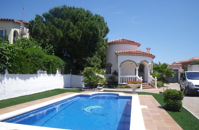 Beautiful villa with private pool in Miami Playa.