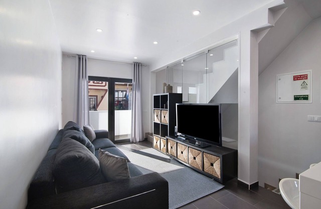 Be Glow Home with Terrace, Balconies & Wi-Fi