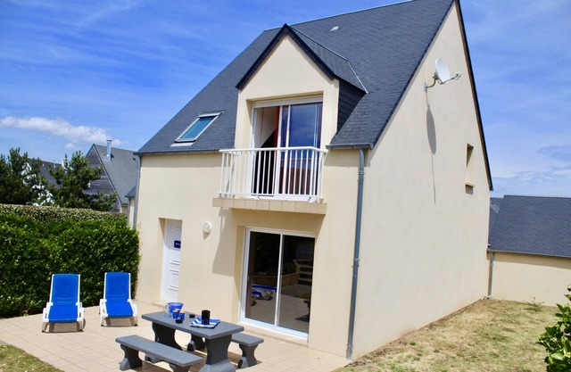 BEACH 100 meters charges included water heating electricity ParkingPrivateGarden