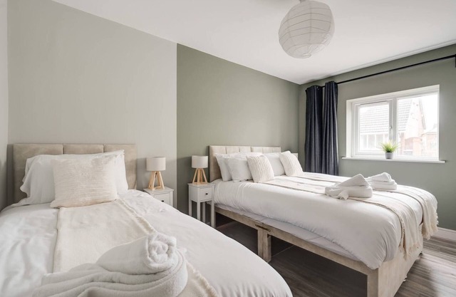Beach Apartment - 2 Bedrooms Free WiFi Parking