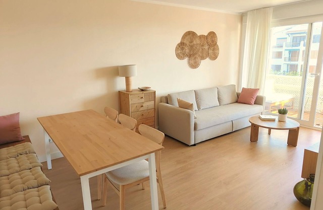 Beach Apartment with Parking and AC