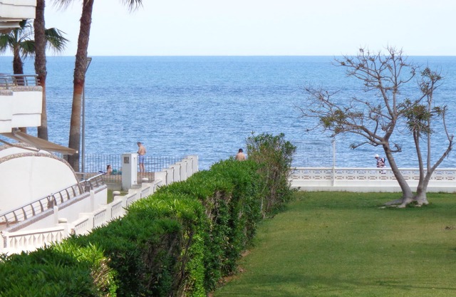 Beach apartment with sea views in gated community with swimming pool