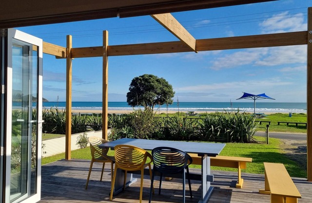 'Beach break' Ahipara beachfront house