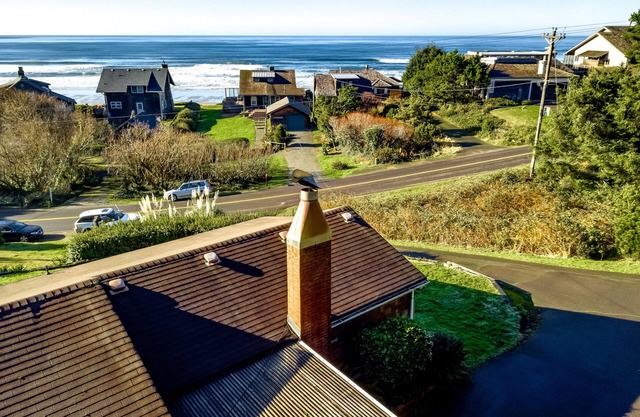 Beach Bungalow-Manzanita, Ocean View, perfect small family getaway. Dogs ok