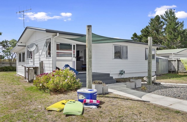 Beach Bungalow - Ruakaka Holiday Home