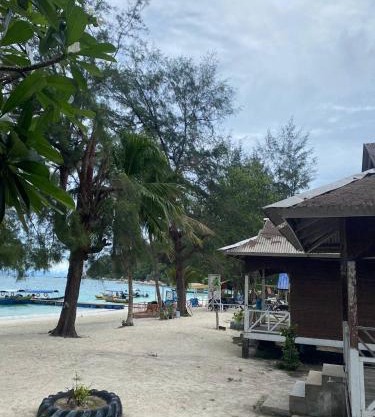 Beach Chalet - Fauna Teluk Dalam