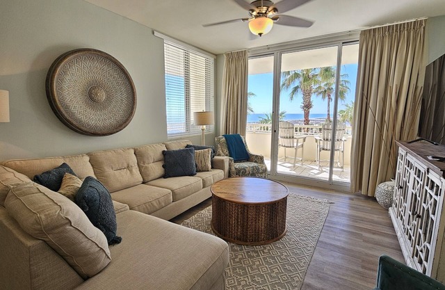 Beach Club A402 K/FF/Sofa Sleeper Direct Gulf View - WiFi - Sleeps 8
